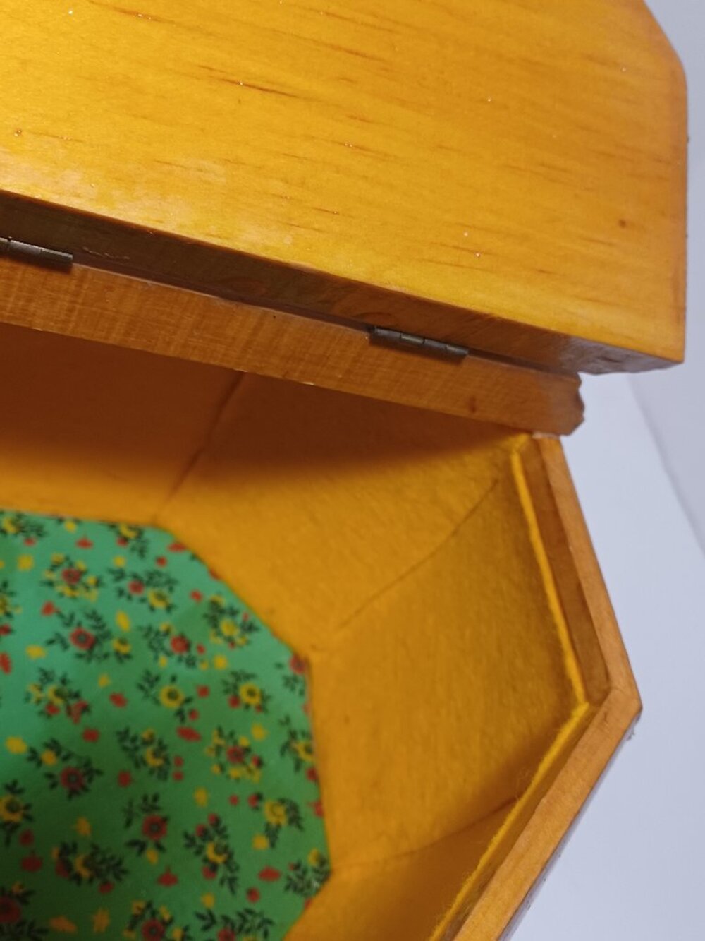 ***BLOW OUT SALE****Beautiful Wood Box Purse with Decoupage and Leather Handle - Picture 14 of 15